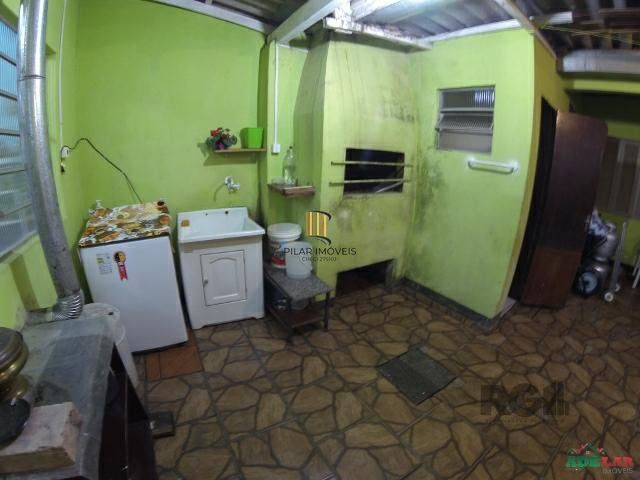 Casa 4 dormitórios no bairro Itapuã