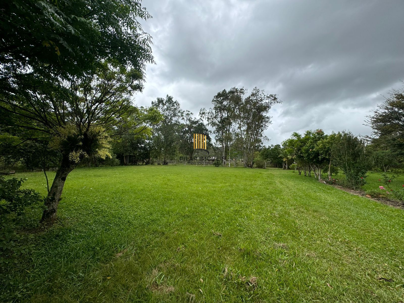 Sítio 1 dormitório no bairro Parque Florestal Itapuã