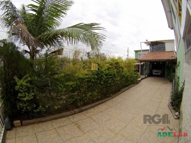 Casa 4 dormitórios no bairro Itapuã