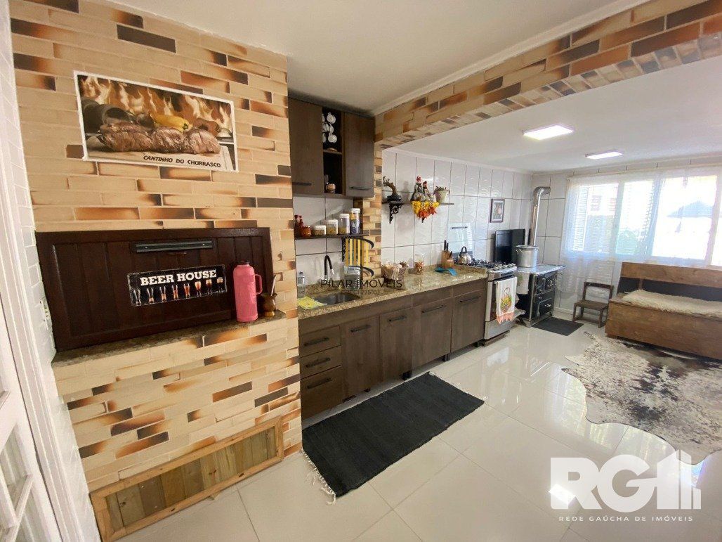 Casa 4 dormitórios no bairro Ipanema
