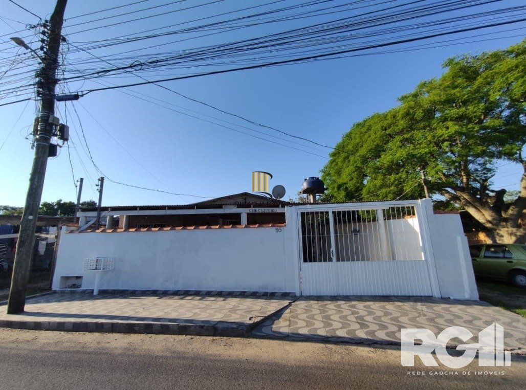 Casa 3 dormitórios no bairro Restinga
