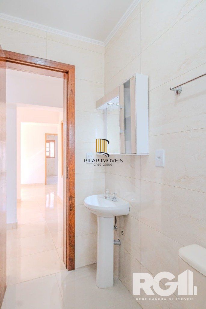 Casa 3 dormitórios no bairro Guarujá