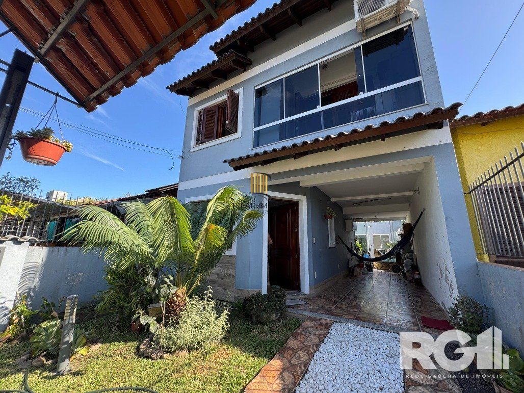 Casa 3 dormitórios no bairro Hípica