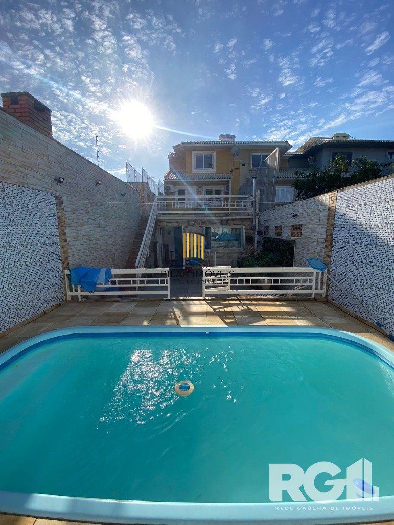 Casa 4 dormitórios no bairro Ipanema