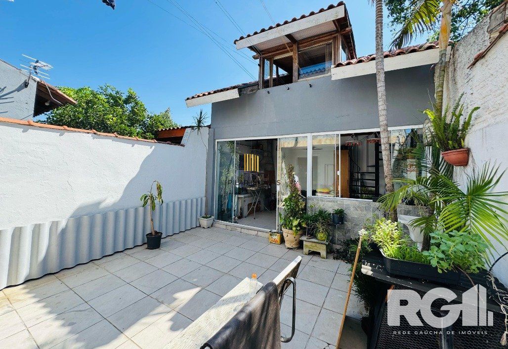 Casa 2 dormitórios no bairro Hípica