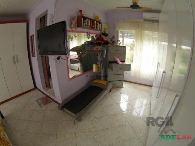 Casa 4 dormitórios no bairro Itapuã