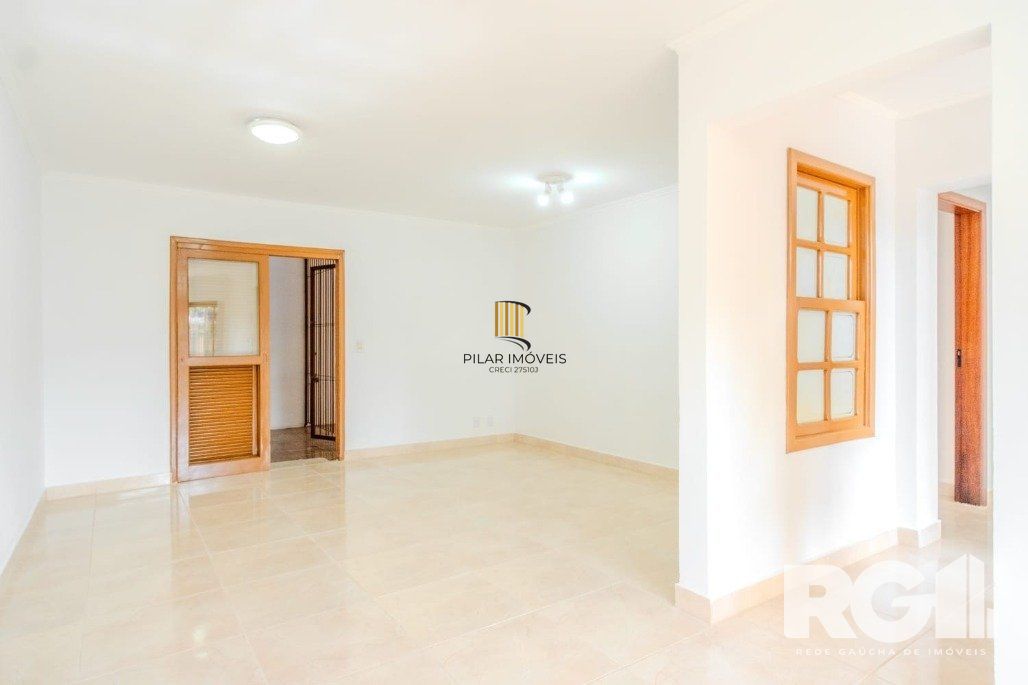 Casa 3 dormitórios no bairro Guarujá