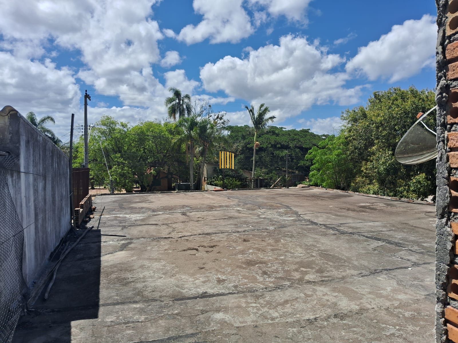 Prédio Comercial 2 dormitórios no bairro Centro (Itapuã)