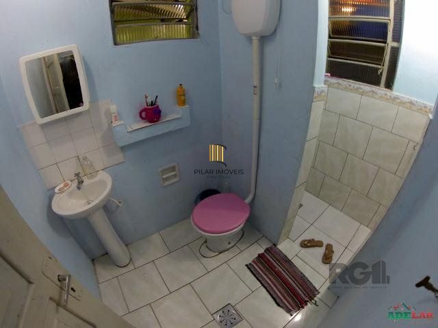 Casa 4 dormitórios no bairro Itapuã