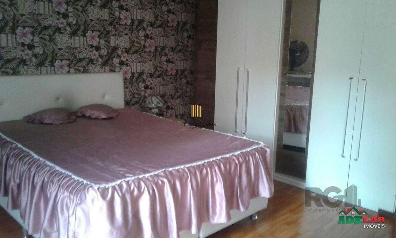 Casa 3 dormitórios no bairro Medianeira