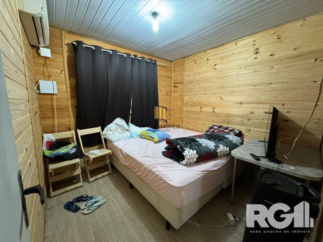 Casa 2 dormitórios no bairro Itapuã