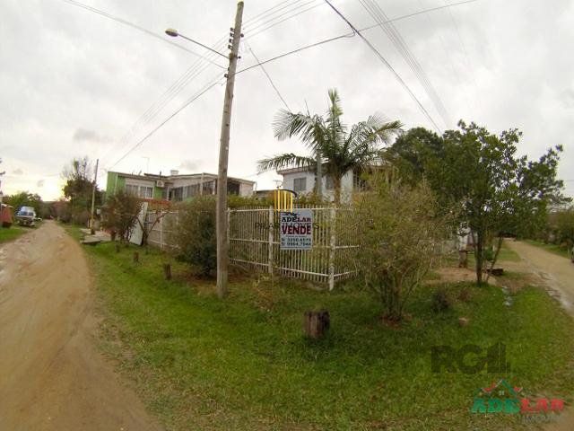 Casa 4 dormitórios no bairro Itapuã