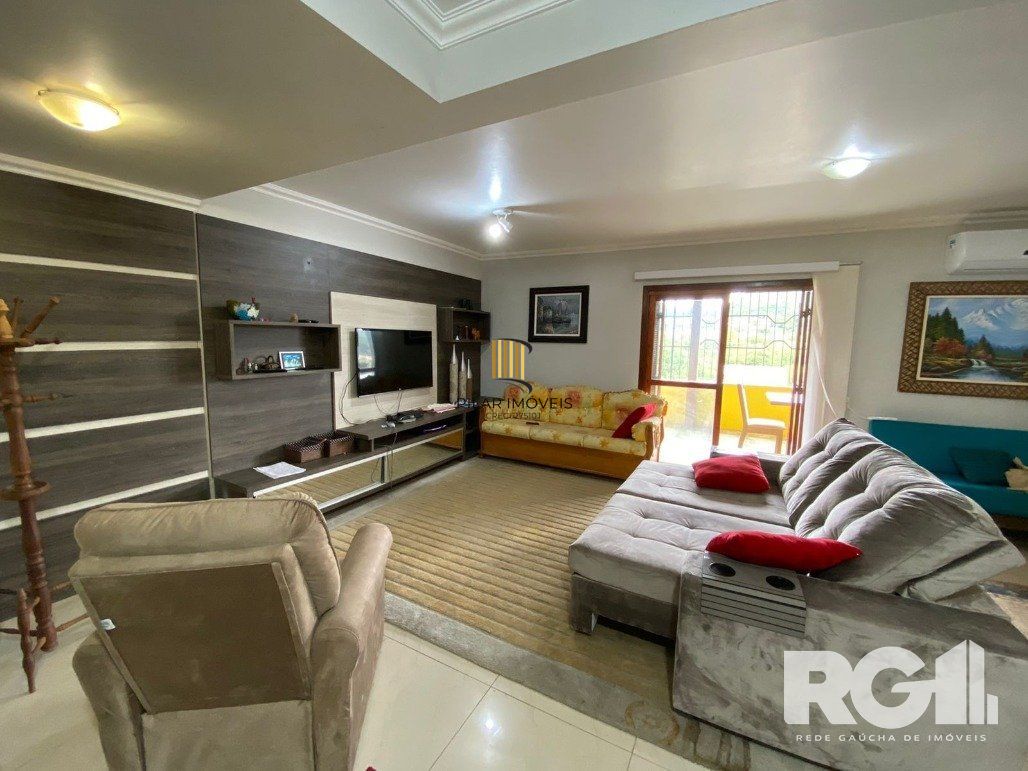 Casa 3 dormitórios no bairro Hípica