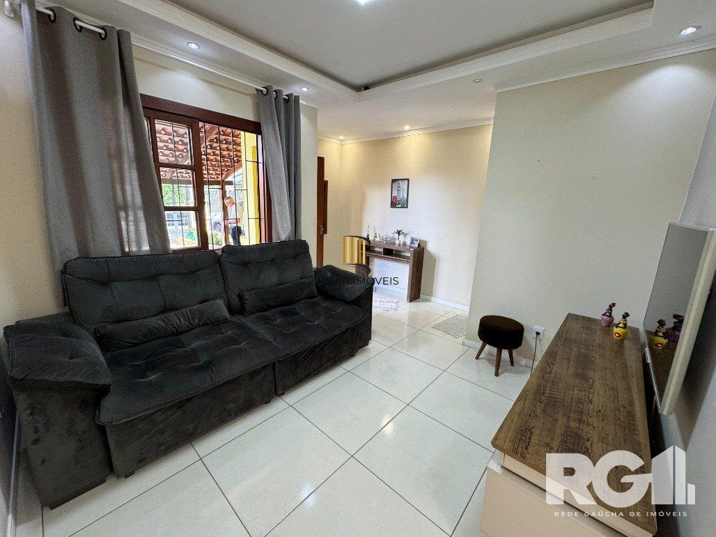 Casa 2 dormitórios no bairro Hípica