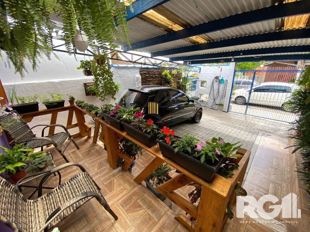 Casa 3 dormitórios no bairro Hípica