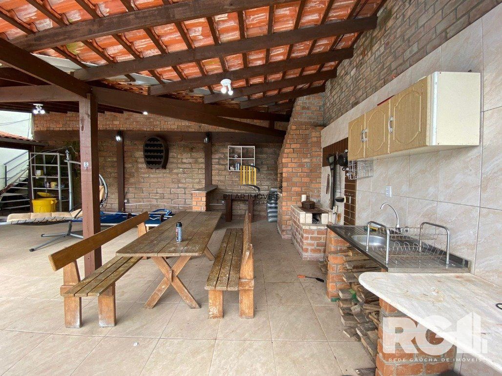 Casa 3 dormitórios no bairro Hípica