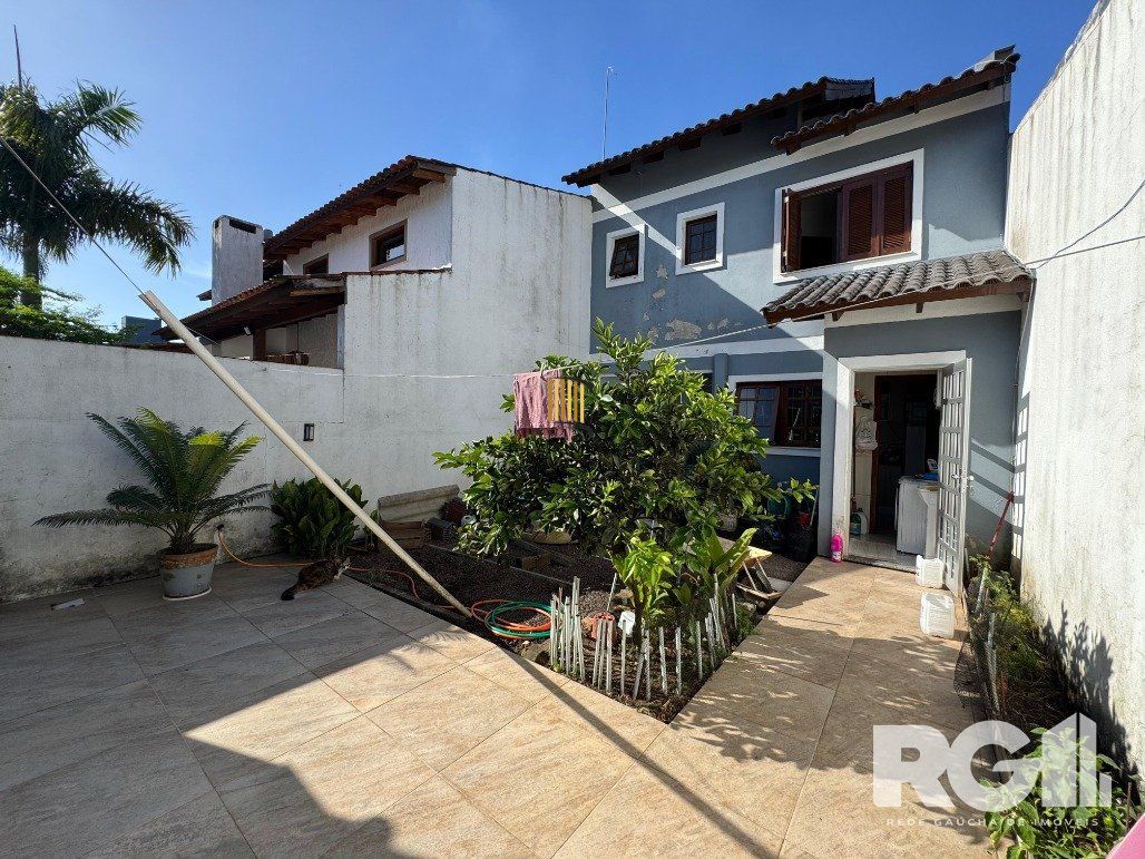 Casa 3 dormitórios no bairro Hípica