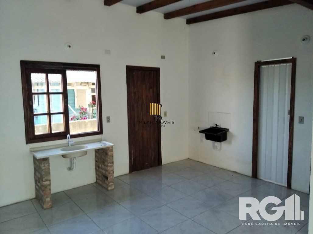 Casa 2 dormitórios no bairro Lami