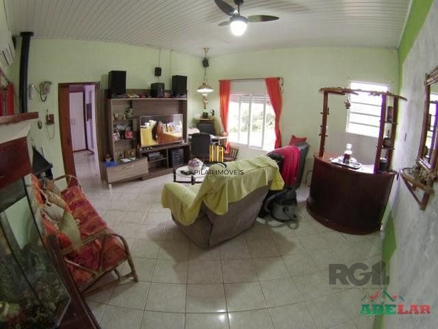 Casa 4 dormitórios no bairro Itapuã