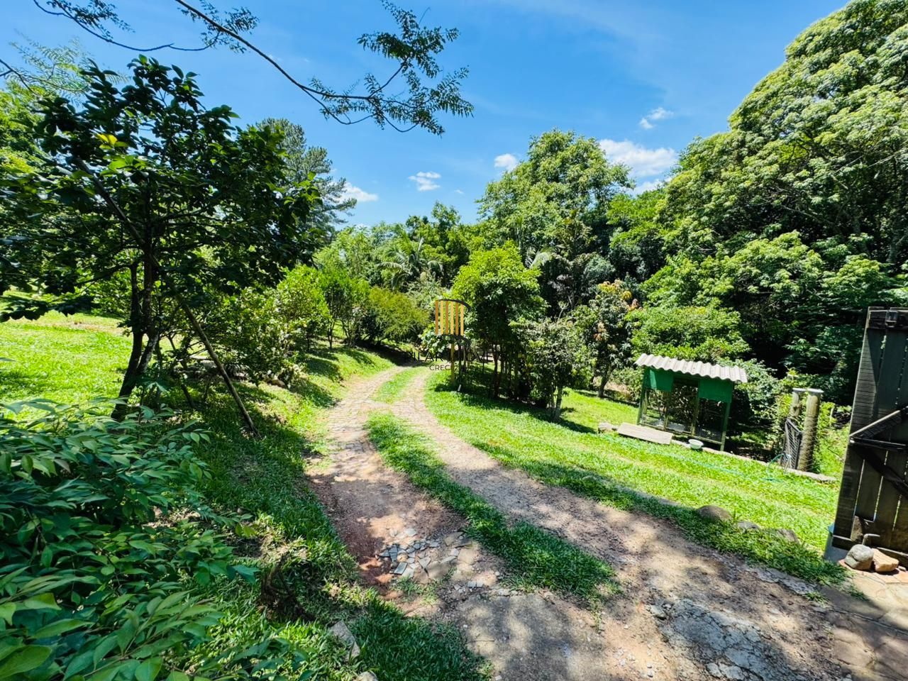 Sítio à venda na Estrada das Quirinas