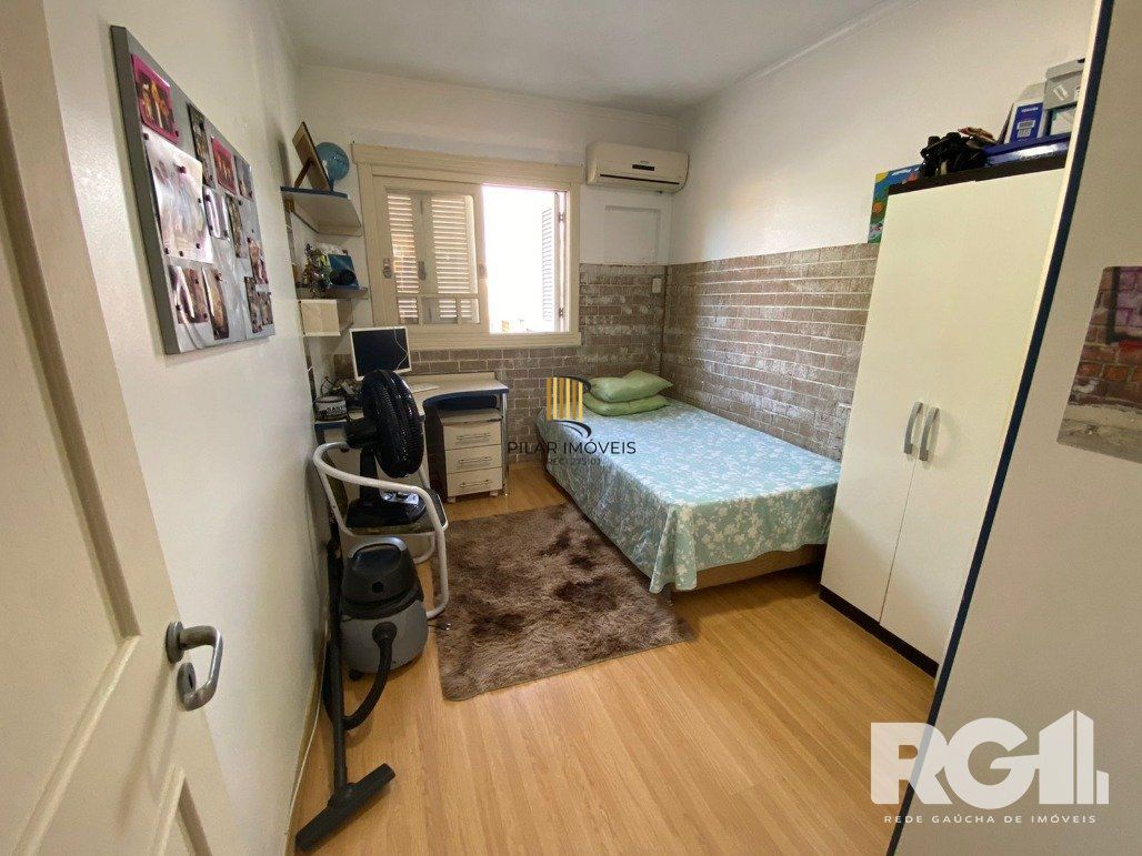 Casa 4 dormitórios no bairro Ipanema
