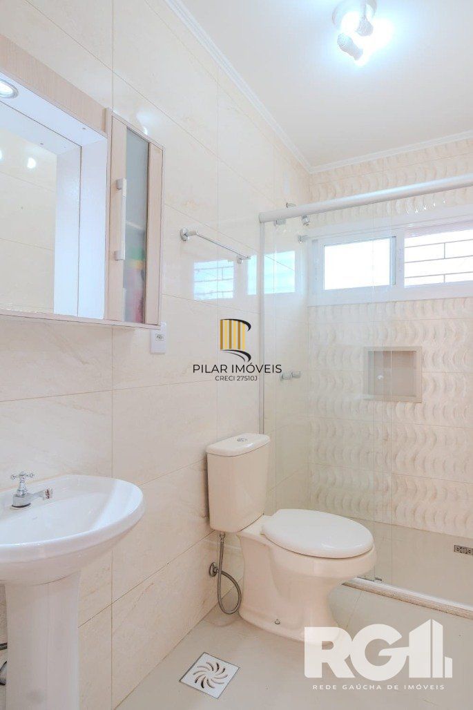 Casa 3 dormitórios no bairro Guarujá