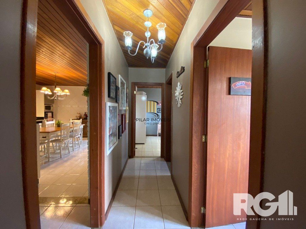 Casa 3 dormitórios no bairro Hípica