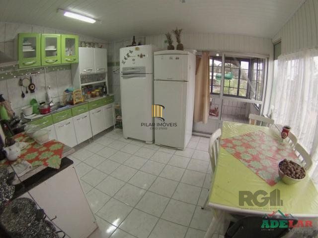 Casa 4 dormitórios no bairro Itapuã