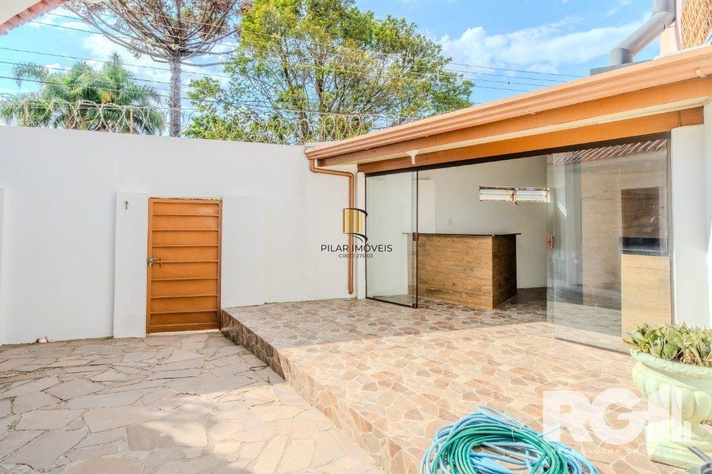 Casa 3 dormitórios no bairro Guarujá