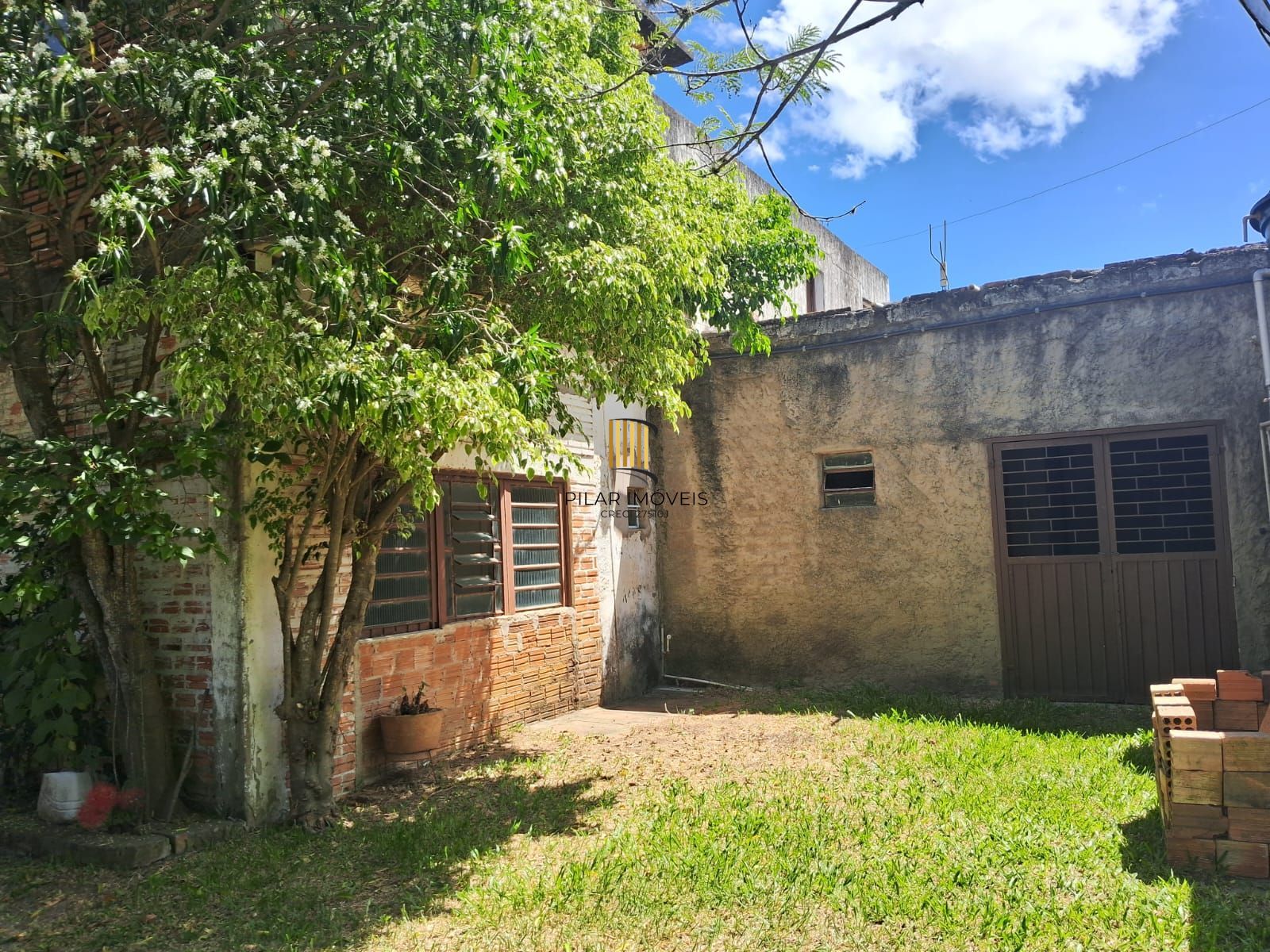Prédio Comercial 2 dormitórios no bairro Centro (Itapuã)