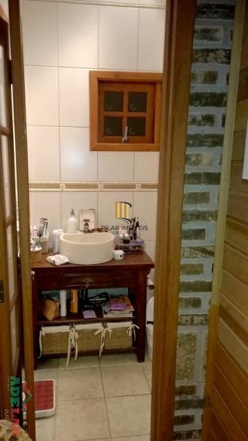 Casa 4 dormitórios no bairro Hípica