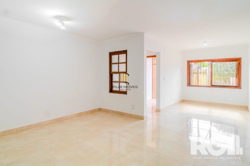 Casa 3 dormitórios no bairro Guarujá