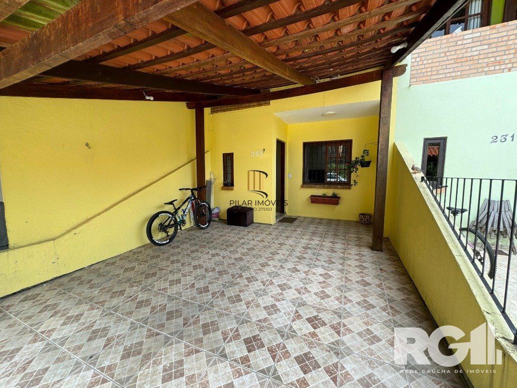 Casa 2 dormitórios no bairro Hípica