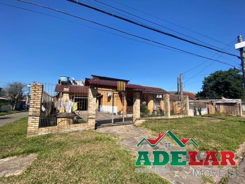 Casa 3 dormitórios no bairro Restinga