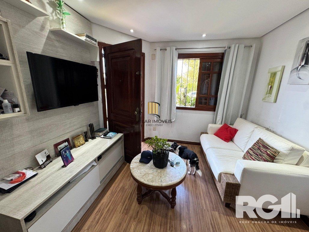 Casa 3 dormitórios no bairro Hípica