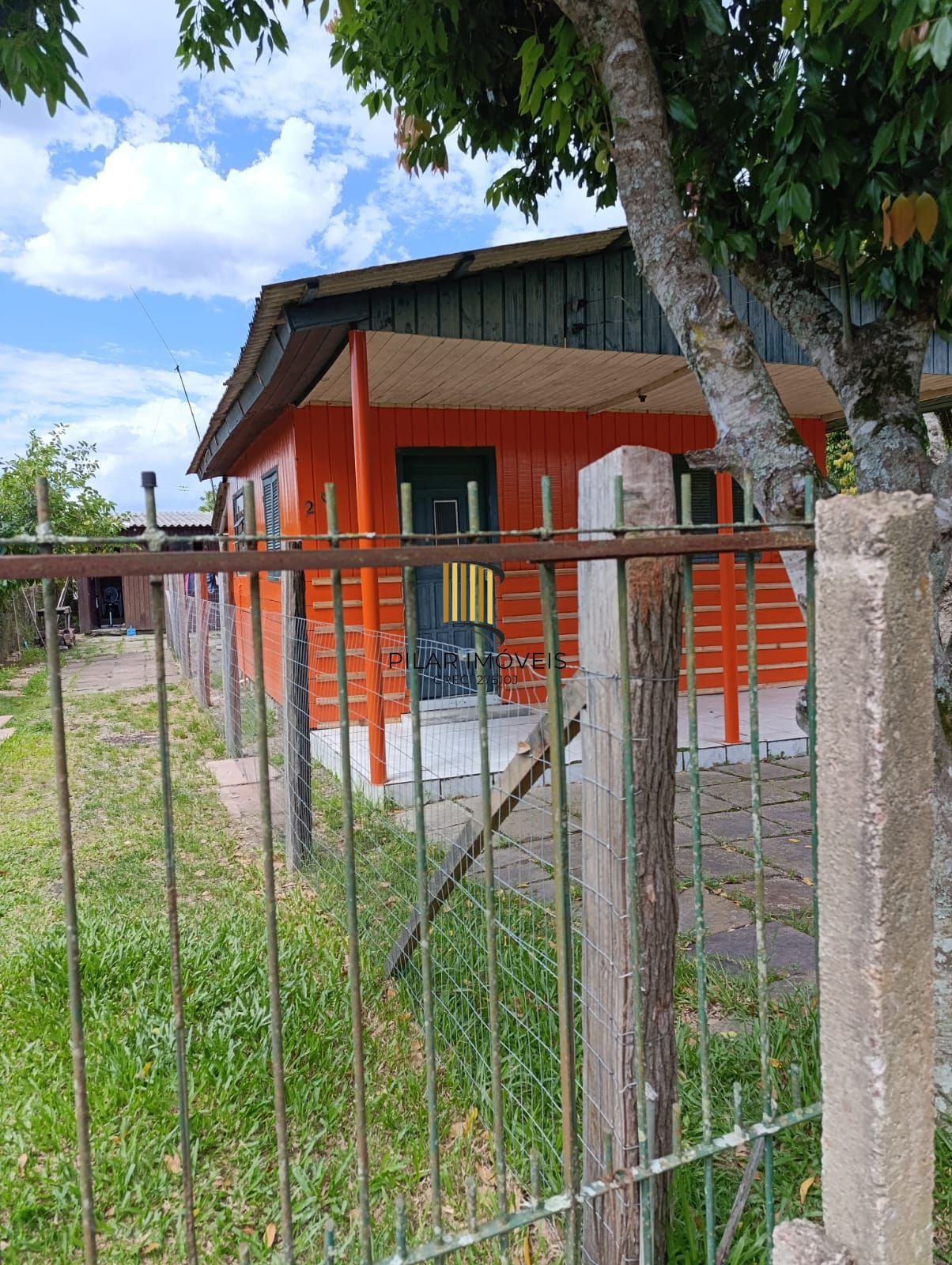 Casa 2 dormitórios no bairro Lami