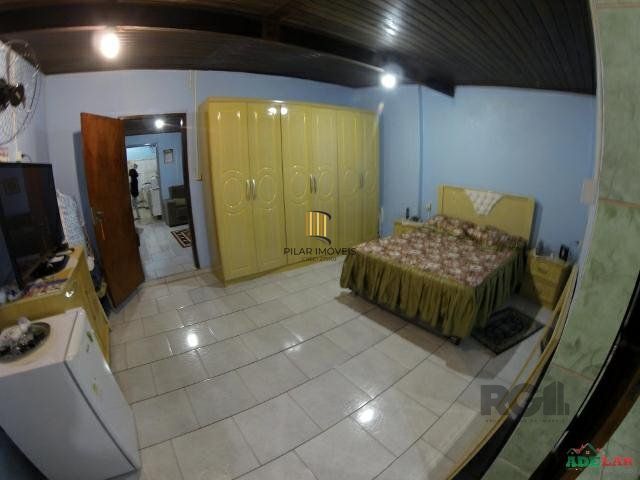 Casa 4 dormitórios no bairro Itapuã