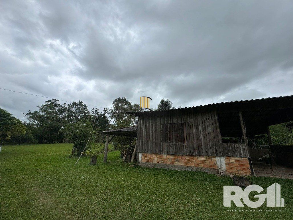Sítio 1 dormitório no bairro Parque Florestal Itapuã