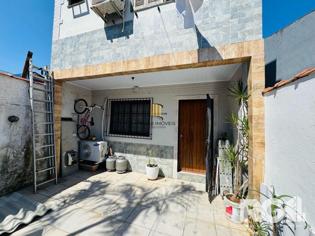 Casa 2 dormitórios no bairro Hípica