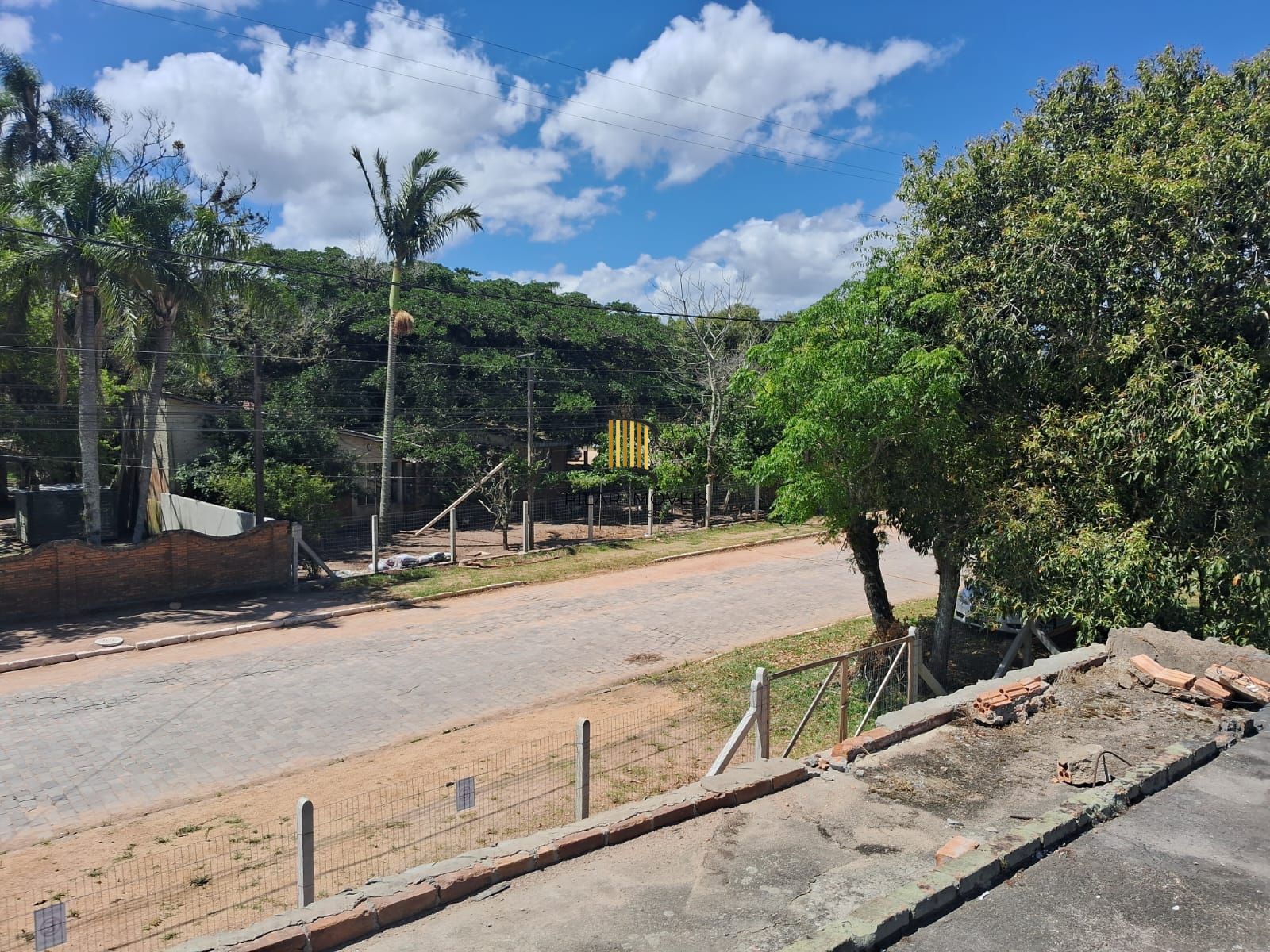 Prédio Comercial 2 dormitórios no bairro Centro (Itapuã)