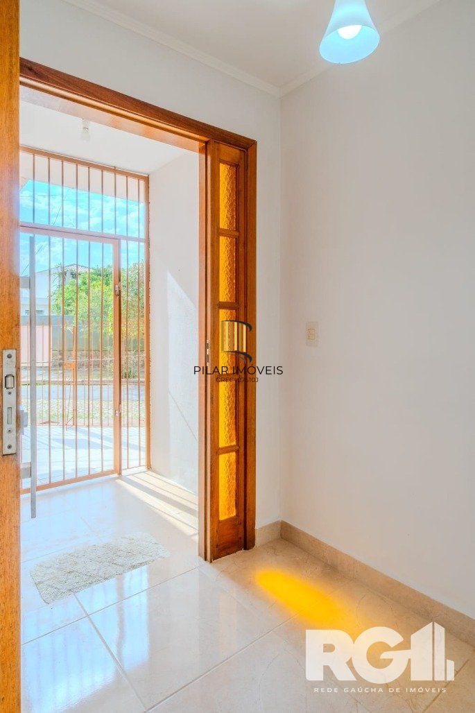 Casa 3 dormitórios no bairro Guarujá