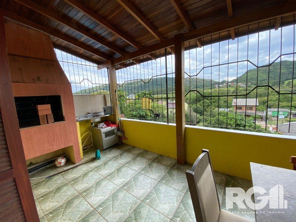 Casa 3 dormitórios no bairro Hípica