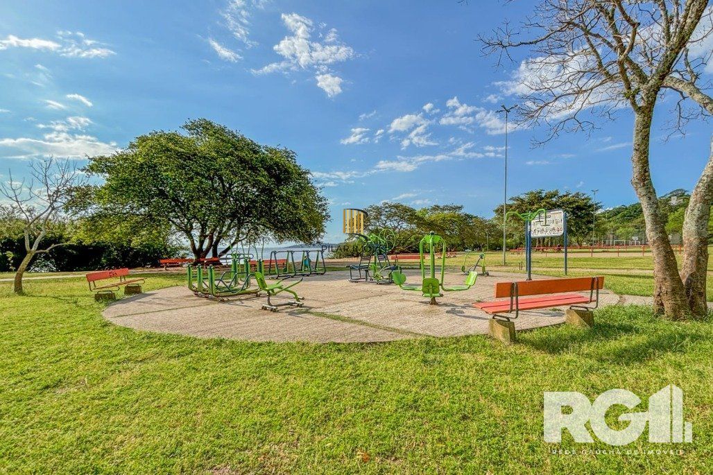 Casa 3 dormitórios no bairro Guarujá