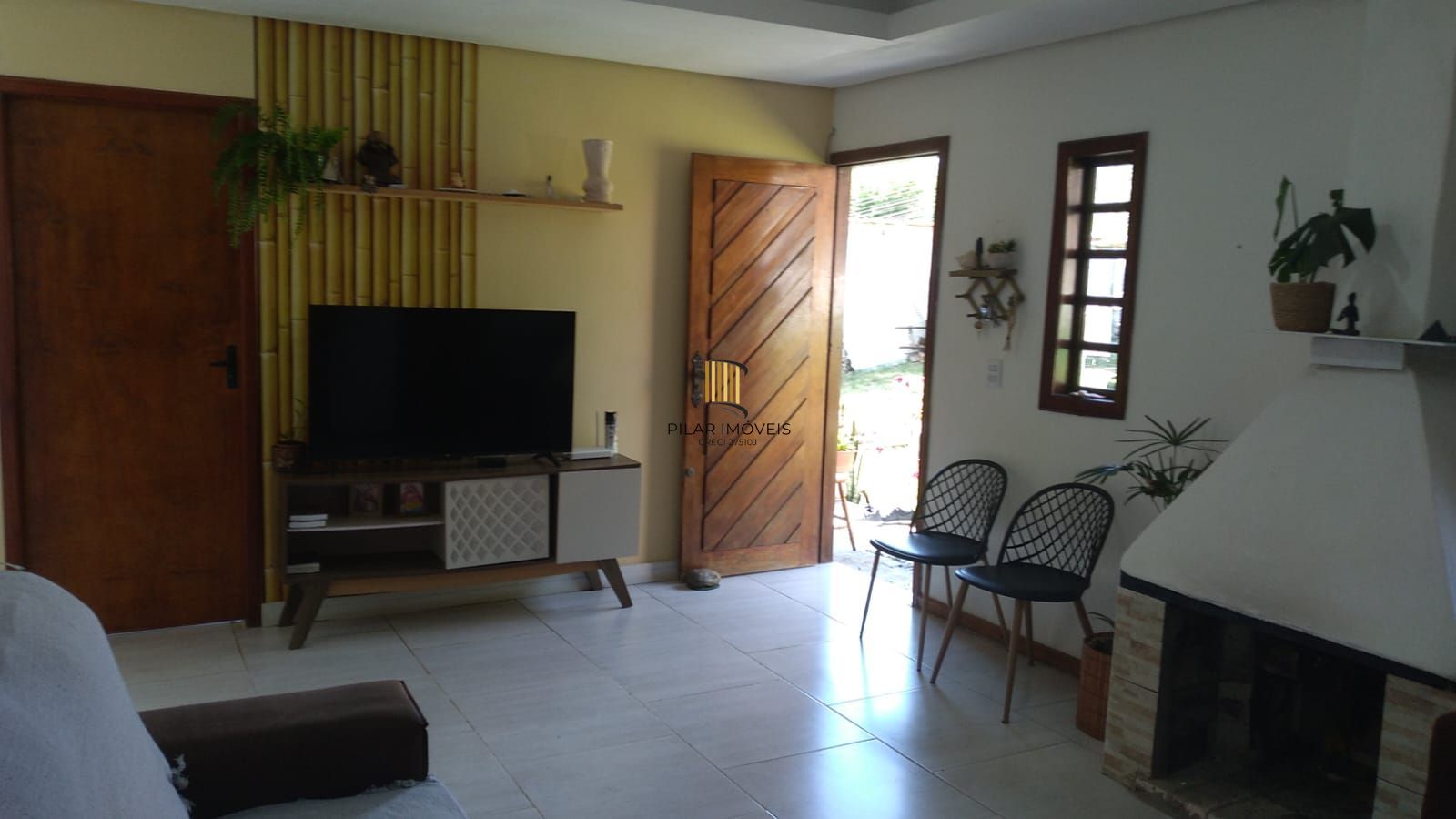 Casa 3 dormitórios no bairro Esmeralda
