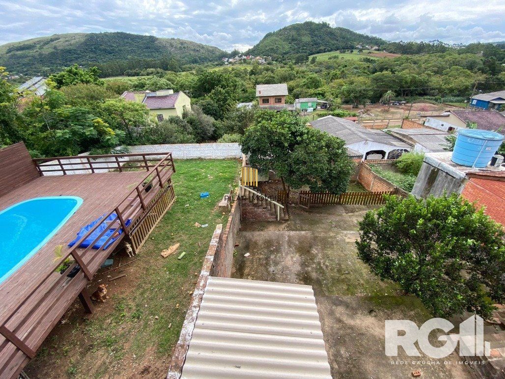 Casa 3 dormitórios no bairro Hípica