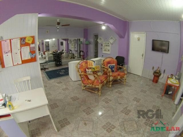 Casa 4 dormitórios no bairro Itapuã