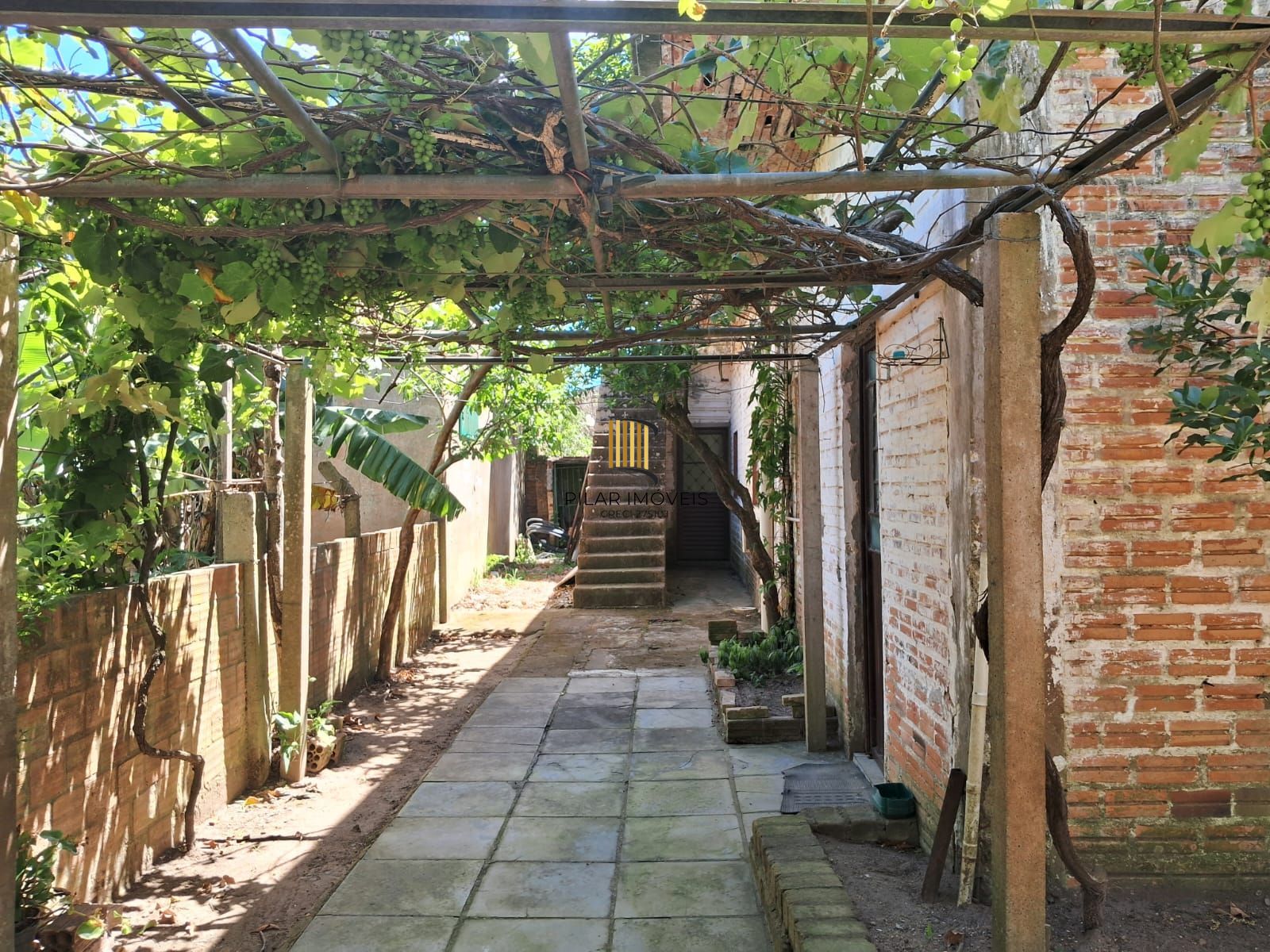 Prédio Comercial 2 dormitórios no bairro Centro (Itapuã)