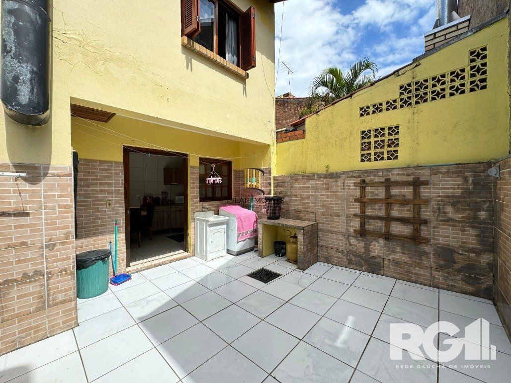 Casa 2 dormitórios no bairro Hípica
