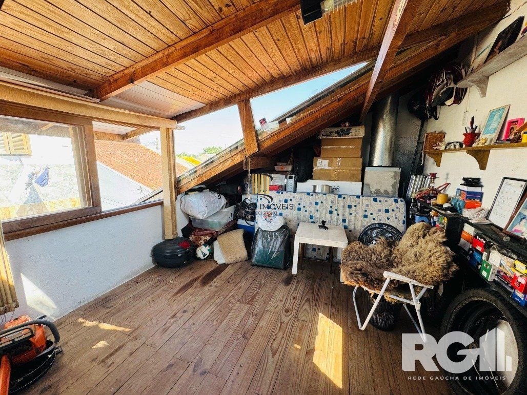 Casa 2 dormitórios no bairro Hípica