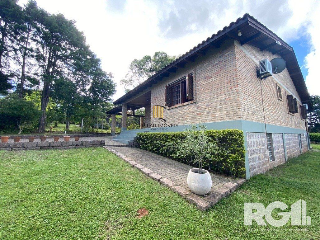 Casa 3 dormitórios no bairro Hípica